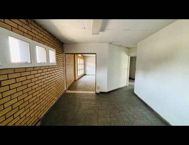 1,100M² WAREHOUSE TO LET IN ROBERTVILLE